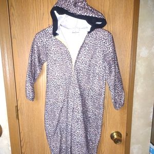 Cheetah Onesies Kids Size 6🎃